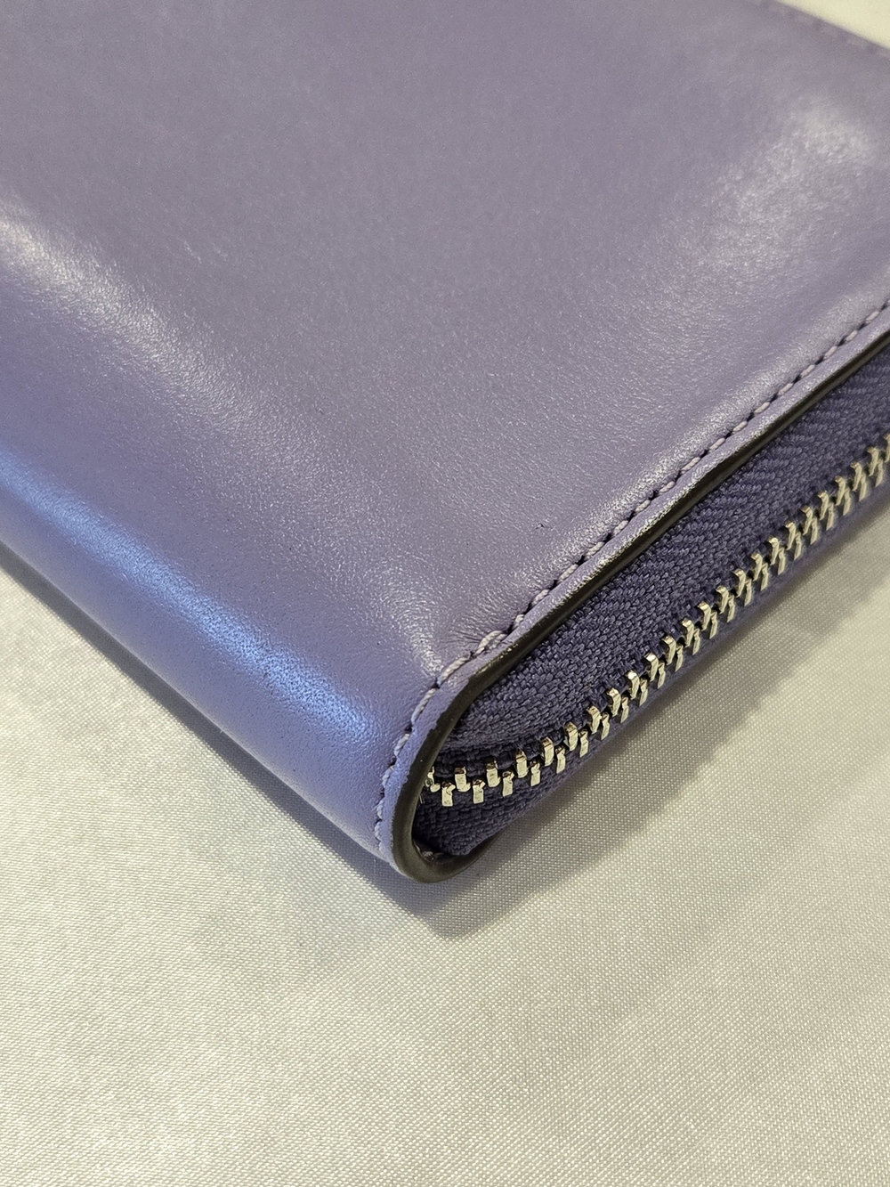 Coach Light Violet Leather Zip Around Wallet with Detachable Wrist Strap - Picture 3 of 15